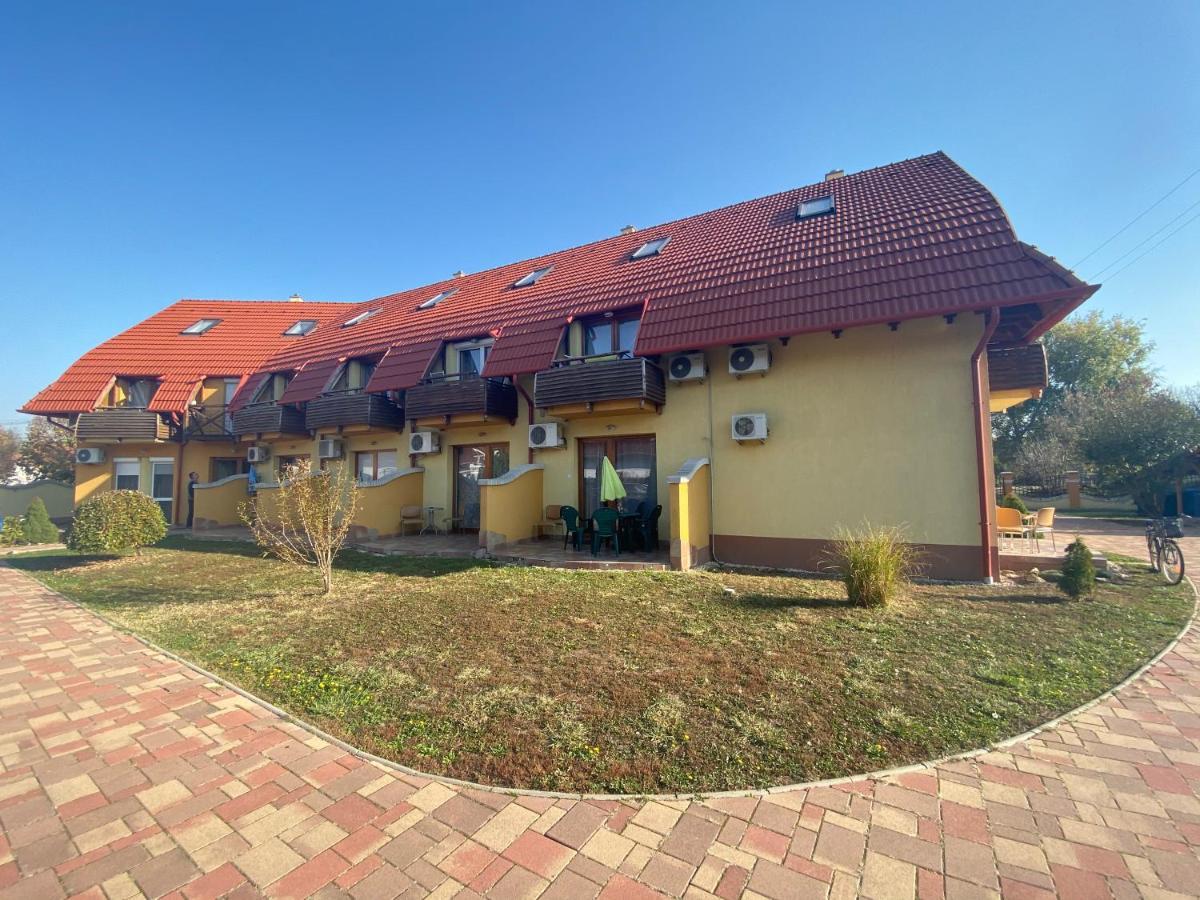 Mimi Apartman Appartamento Gyula Esterno foto